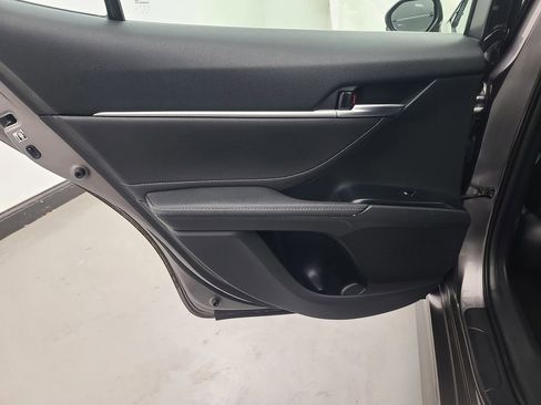 Used 2018 Toyota Camry XSE image 17