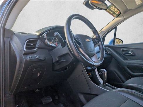 Used 2020 Chevrolet Trax LT w/ Driver Confidence Package image 9