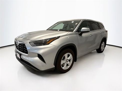 Certified 2023 Toyota Highlander L image 3