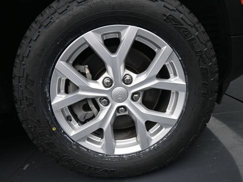 Used 2023 Jeep Grand Cherokee L Limited AWD/4WD image 11