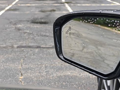 Used 2018 Lincoln Continental Select w/ Continental Climate Package image 36