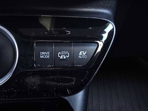 Used 2020 Toyota Prius Prime XLE image 31