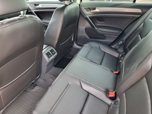 Used 2018 Volkswagen Golf Alltrack S image 8