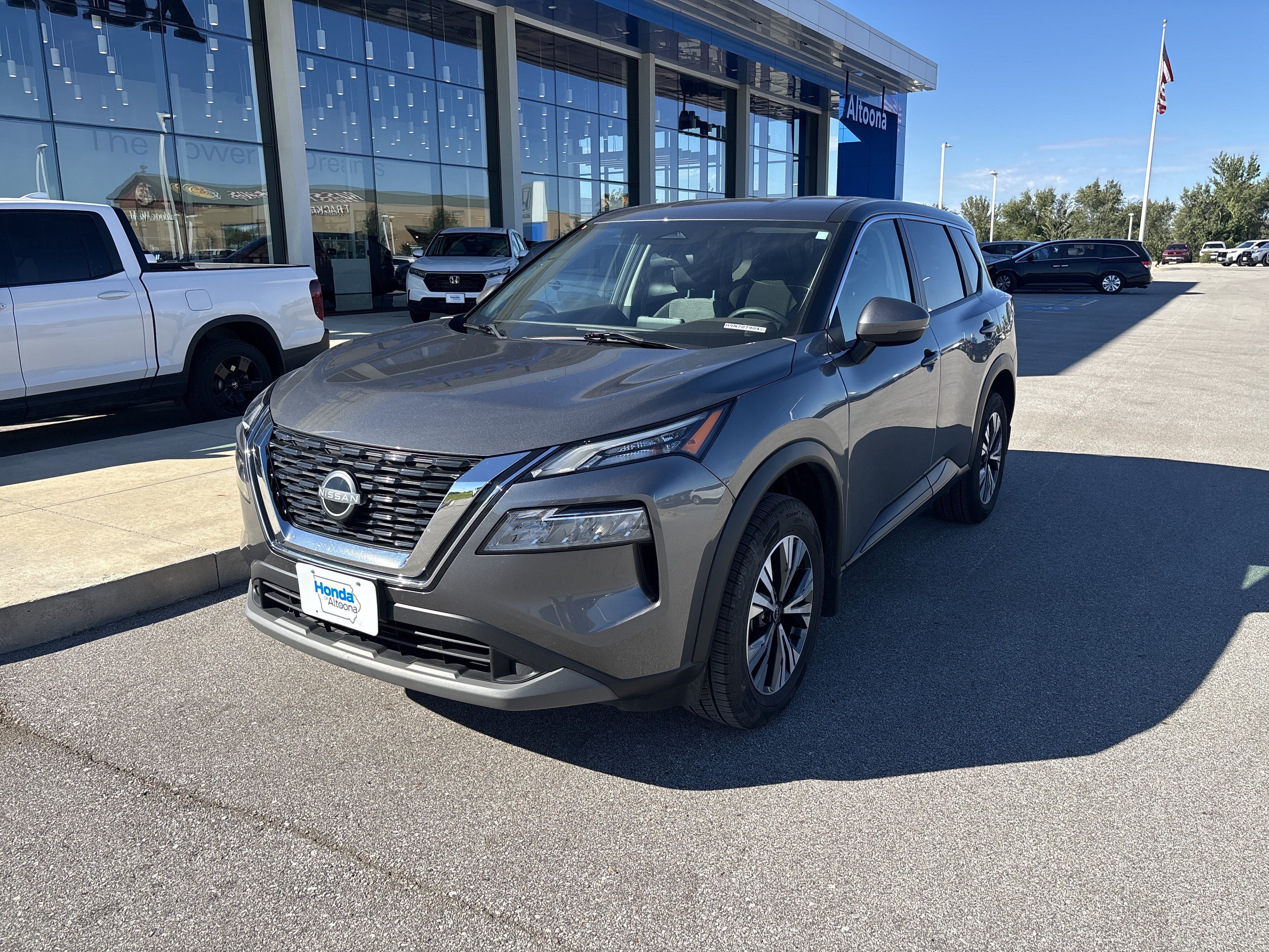 Used 2022 Nissan Rogue SV AWD/4WD image 1