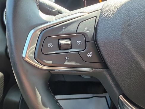 Used 2024 Chevrolet Trax LT w/ Driver Confidence Package FWD image 10