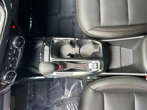 Used 2024 Chevrolet Trax RS w/ Sunroof Package FWD image 18