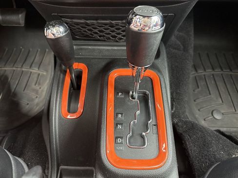 Used 2017 Jeep Wrangler Sahara AWD/4WD image 18