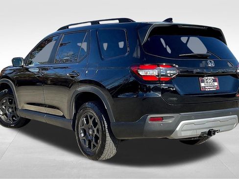 Used 2025 Honda Pilot TrailSport image 15