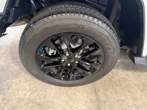 Used 2023 Jeep Wrangler Unlimited Sahara AWD/4WD image 19