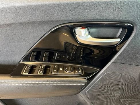 Used 2022 Kia Niro EX FWD image 19