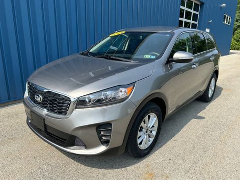 Used 2019 Kia Sorento LX image 2