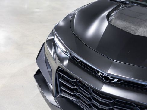 Used 2018 Chevrolet Camaro ZL1 image 39