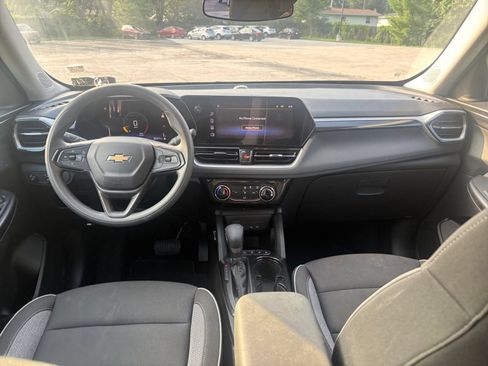 Used 2025 Chevrolet TrailBlazer LT FWD image 32