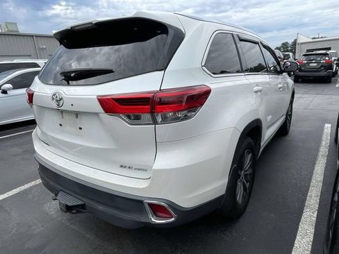 Used 2017 Toyota Highlander XLE AWD/4WD image 14