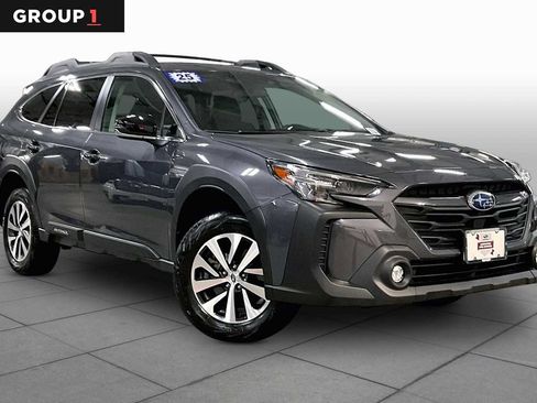 Used 2025 Subaru Outback Premium AWD/4WD image 3