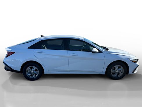 New 2026 Hyundai Elantra SE image 6