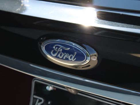 Used 2019 Ford Edge Titanium w/ Equipment Group 301A image 20