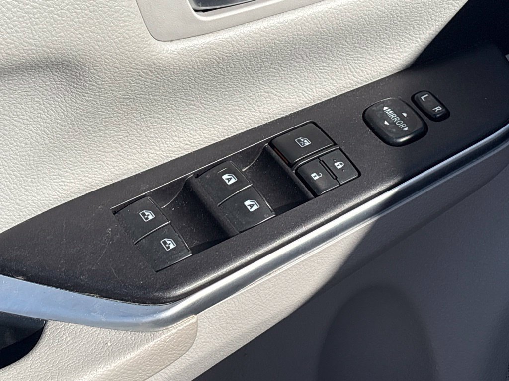 Used 2016 Toyota Camry LE FWD image 12