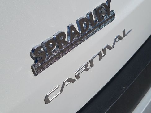 Used 2025 Kia Carnival EX image 10