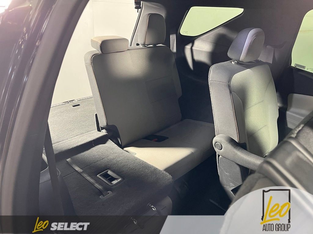 Used 2026 Chevrolet Traverse LT w/ Driver Confidence Package FWD image 14