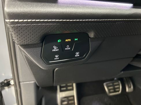 Used 2025 Volkswagen Atlas SEL Premium R-Line image 12