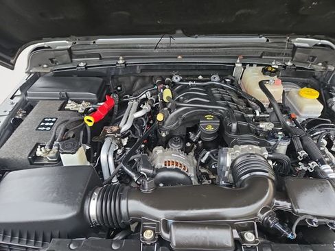 Used 2018 Jeep Wrangler Unlimited Rubicon w/ Safety Group image 30