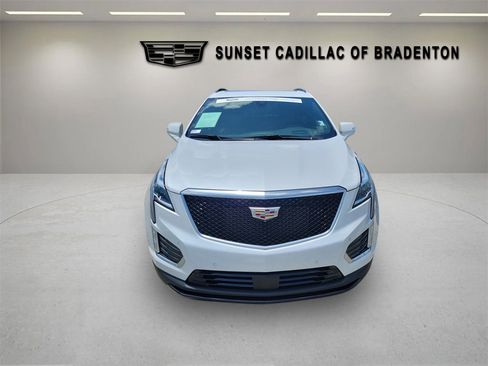Certified 2022 Cadillac XT5 Sportv w/ Platinum Package AWD/4WD image 2