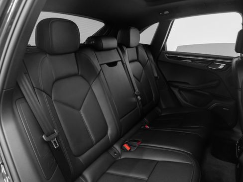 Used 2025 Porsche Macan image 22