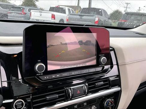 Certified 2022 Nissan Pathfinder SV image 26