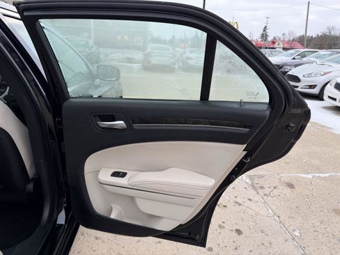 Used 2016 Chrysler 300 C image 24