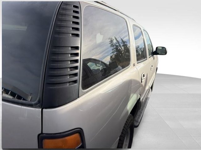 Used 2005 GMC Yukon SLT w/ SLT Preferred Equipment Group AWD/4WD image 8