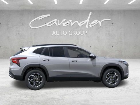 New 2026 Chevrolet Trax LT w/ Driver Confidence Package FWD image 5