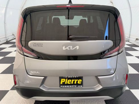 Used 2023 Kia Soul LX image 3
