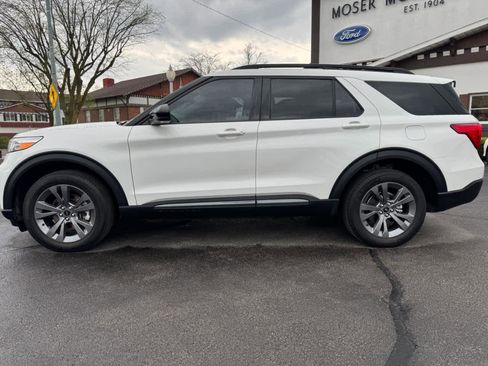 Used 2023 Ford Explorer XLT w/ Equipment Group 202A AWD/4WD image 12