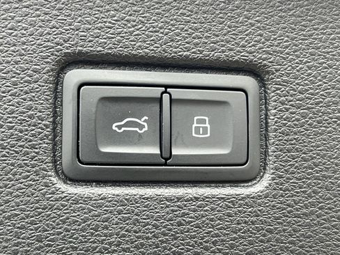 Used 2020 Audi Q7 2.0T Premium Plus w/ Premium Plus Package image 19