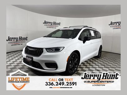 Used 2025 Chrysler Pacifica Limited