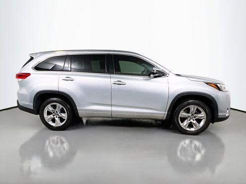 Used 2019 Toyota Highlander Limited image 3