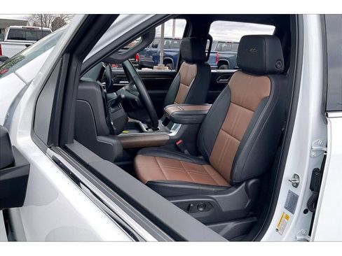 Used 2024 Chevrolet Silverado 3500 High Country w/ Technology Package image 27