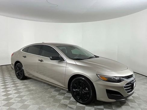 Used 2024 Chevrolet Malibu LT image 3