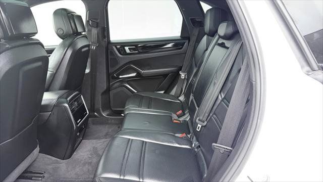 Used 2019 Porsche Cayenne AWD/4WD image 17