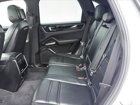 Used 2019 Porsche Cayenne AWD/4WD image 17