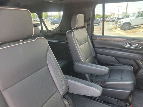 Used 2021 Chevrolet Suburban Premier AWD/4WD image 6