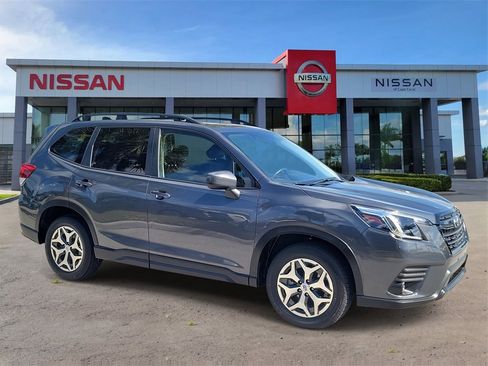 Used 2024 Subaru Forester Premium image 2
