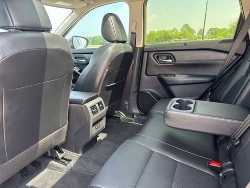 Used 2024 Nissan Rogue SV w/ SV Premium Package FWD image 19