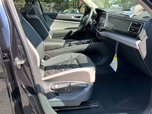 New 2026 Volkswagen Atlas Peak Edition image 14