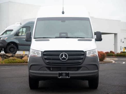 Used 2025 Mercedes-Benz Sprinter 2500 image 2