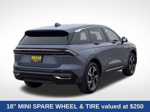 Used 2025 Lincoln Nautilus Premier AWD/4WD image 3
