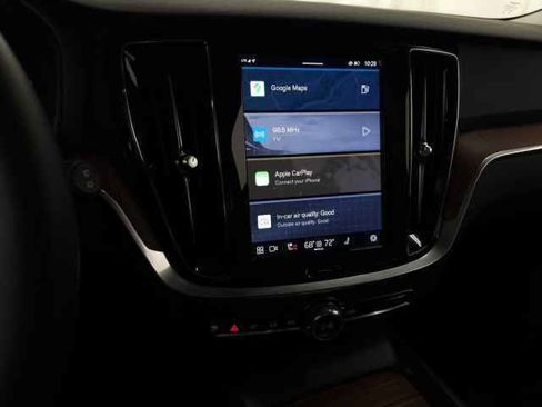 Used 2025 Volvo V60 B5 Cross Country Plus image 23