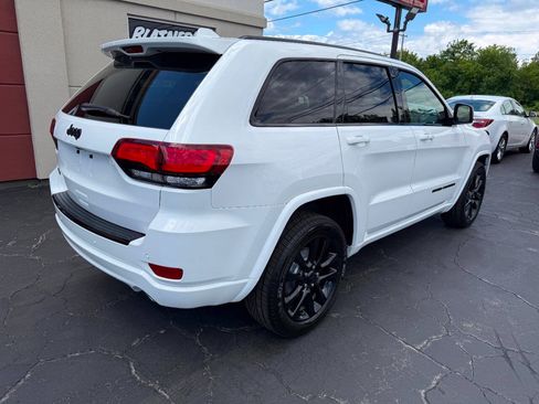 Used 2018 Jeep Grand Cherokee Altitude AWD/4WD image 6