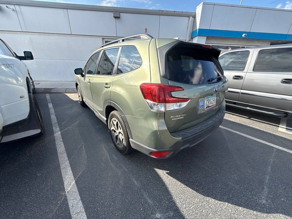Used 2019 Subaru Forester Premium AWD/4WD image 4